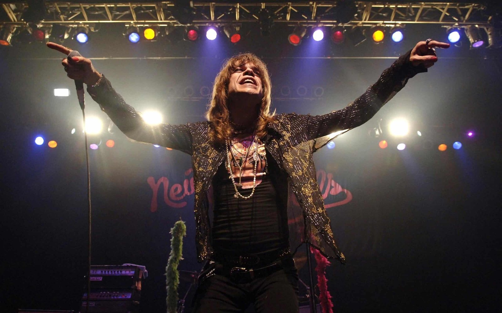 Photo: New York dolls act in the forum