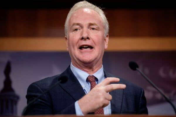 The senator addresses El Salvador to find Maryland's man erroneously deported by Trump
