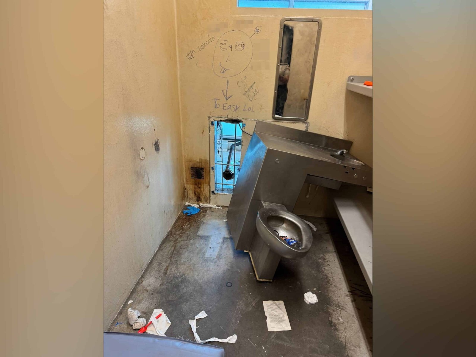 New Orleans prison employee arrested, accused of helping to escape inmates