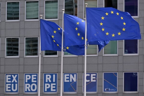 Trump Admin Live updates: Trump threatens Apple with a 25% rate, EU with 50%