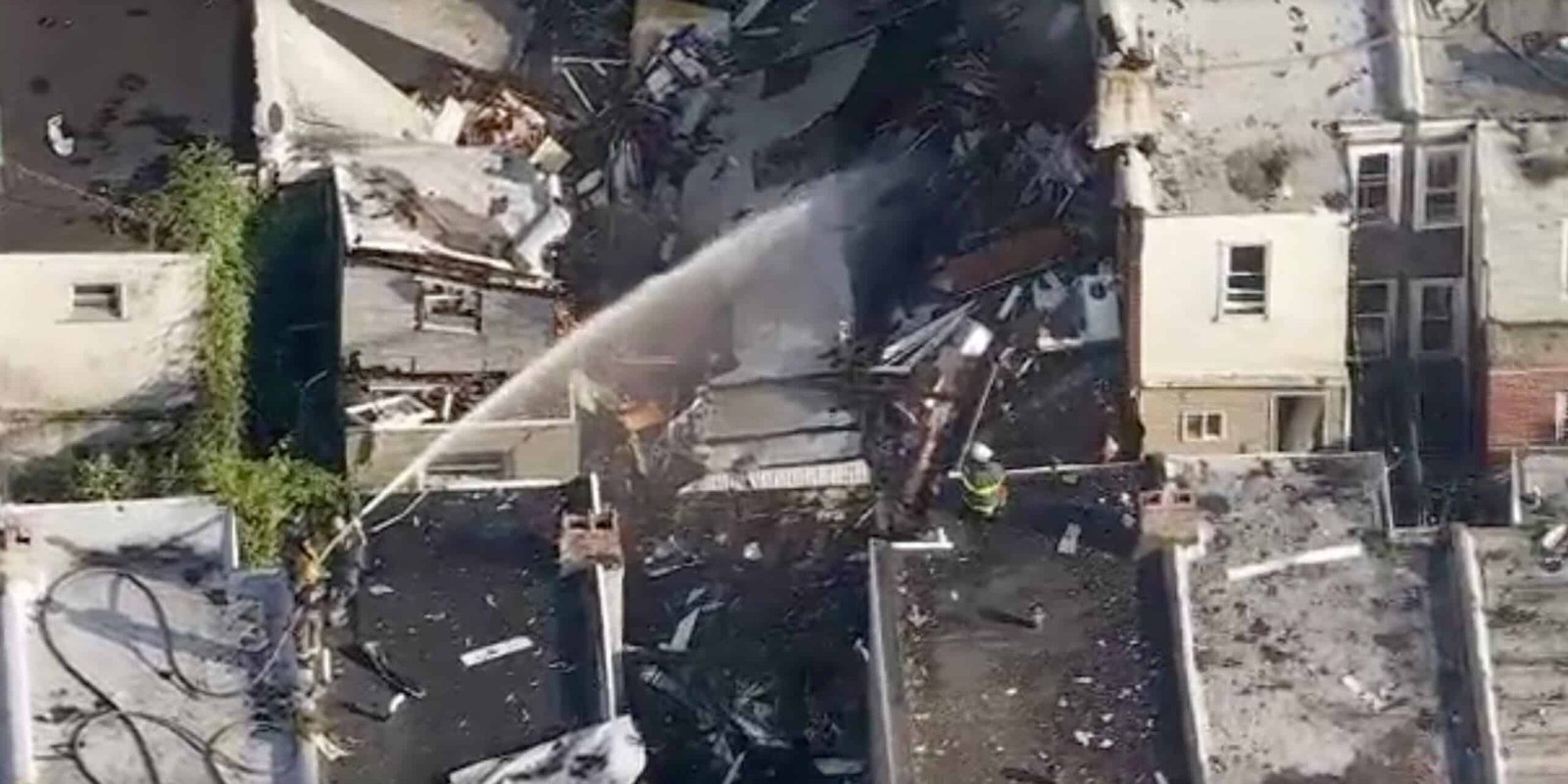 1 dead, 2 pain in Fire and Explosion Philadelphia who leveled or damaged multiple houses