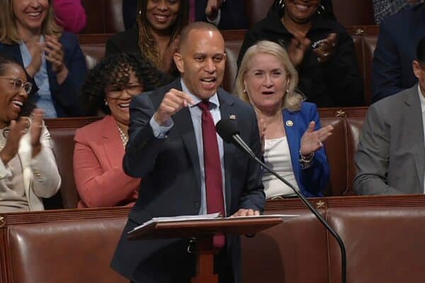 Democrat Hakeem Jeffries, in the marathon speech 'Magic Minute', Trump Bill explodes