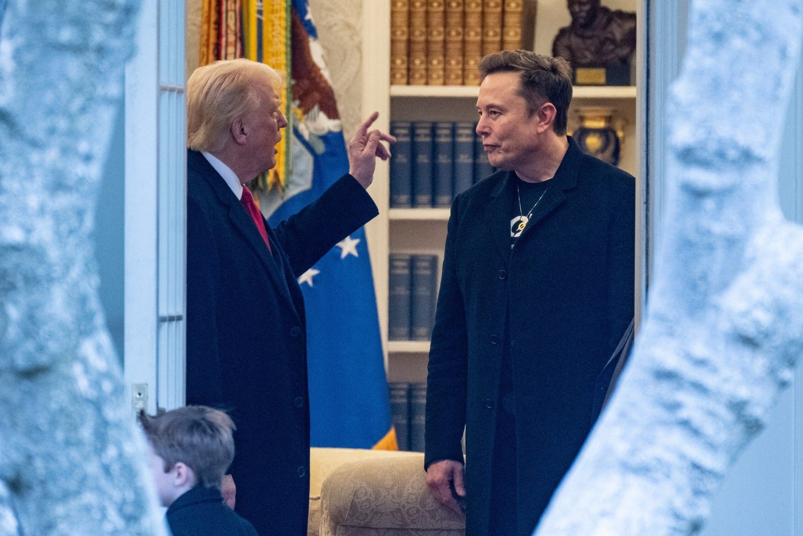 Trump says he will "look" for Musk's deportation while the dispute reigns